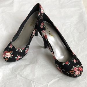 [Pre-loved] Me Too Locket Floral Print Heels